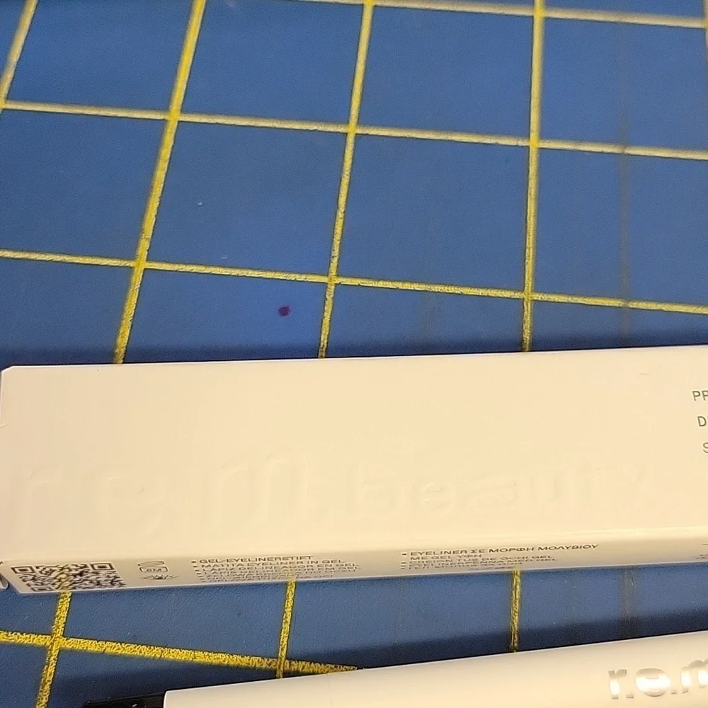 rem Beauty at The Boarderline Gel Eyeliner Pencil New 0.5g -Teddy Bear